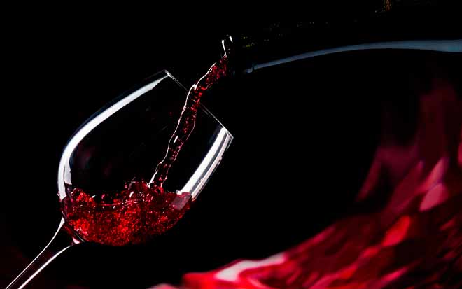 Un vaso de vino antes de dormir te ayudará a perder peso más rápido, así tal cual.