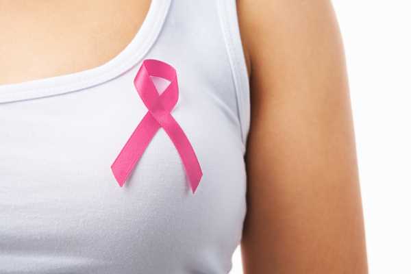 Científicos descubren: que causa cáncer de mama y lo bebemos a diario