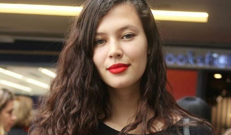 Michelle Carvalho arremete contra seguidores que criticaron su trasero tras lucirse en bikini