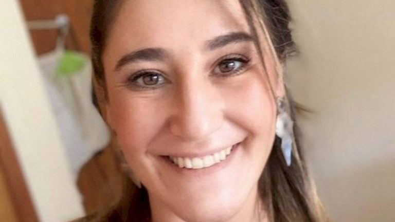 “Cantando para el wawo»: Belén Mora enternece las redes con canciones para su bebé