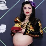 «Ya soy mamá» Mon Laferte confirma el nacimiento de su primer hijo