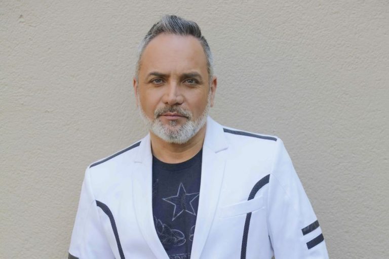 «Lolosaurio»: Los pesados comentarios que dejó una foto de Luis Jara haciendo ejercicio en traje de baño