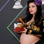 «Esta soy yo, en modo mama primeriza»: Mon Laferte comparte primera foto junto a su hijo