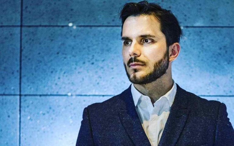 Álvaro Ballero muestra el cambio del  living de su departamento: «cuma para muchos»