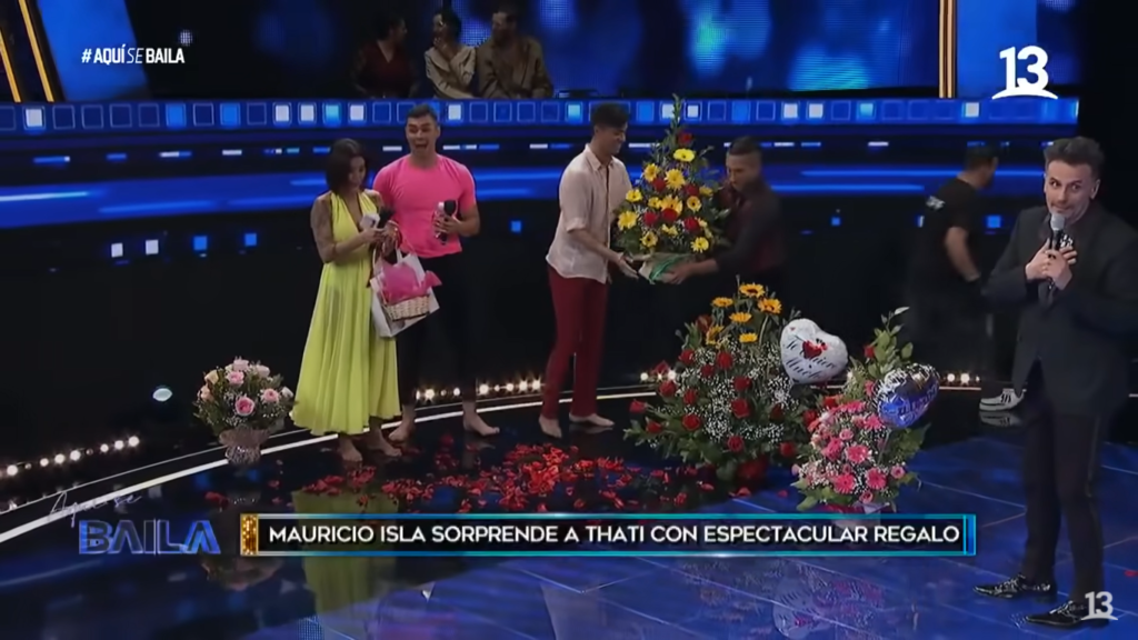 image 1 En el capítulo de este miércoles del Aquí se baila se vivió un romántico y sorpresivo gesto. Esto, luego de la presentación de la brasileña Thati Lira y Julio Allende en el programa de Canal 13.