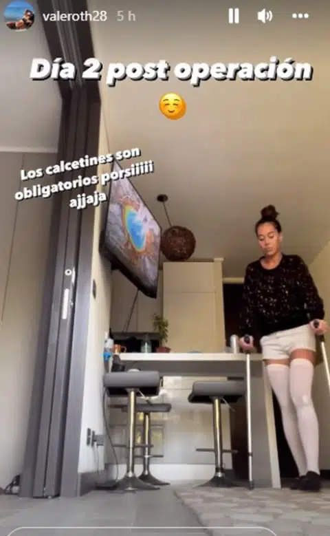 val1 La influencer Valentina Roth compartió con sus seguidores detalles de de la operación de urgencia que se realizó este pasado viernes 8 de abril tras una dura lesión en su rodilla.