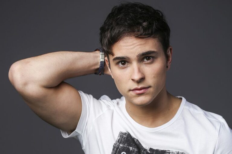 “Jugando al misterio…”: Augusto Schuster disfruta de una cita romántica con ex master Chef