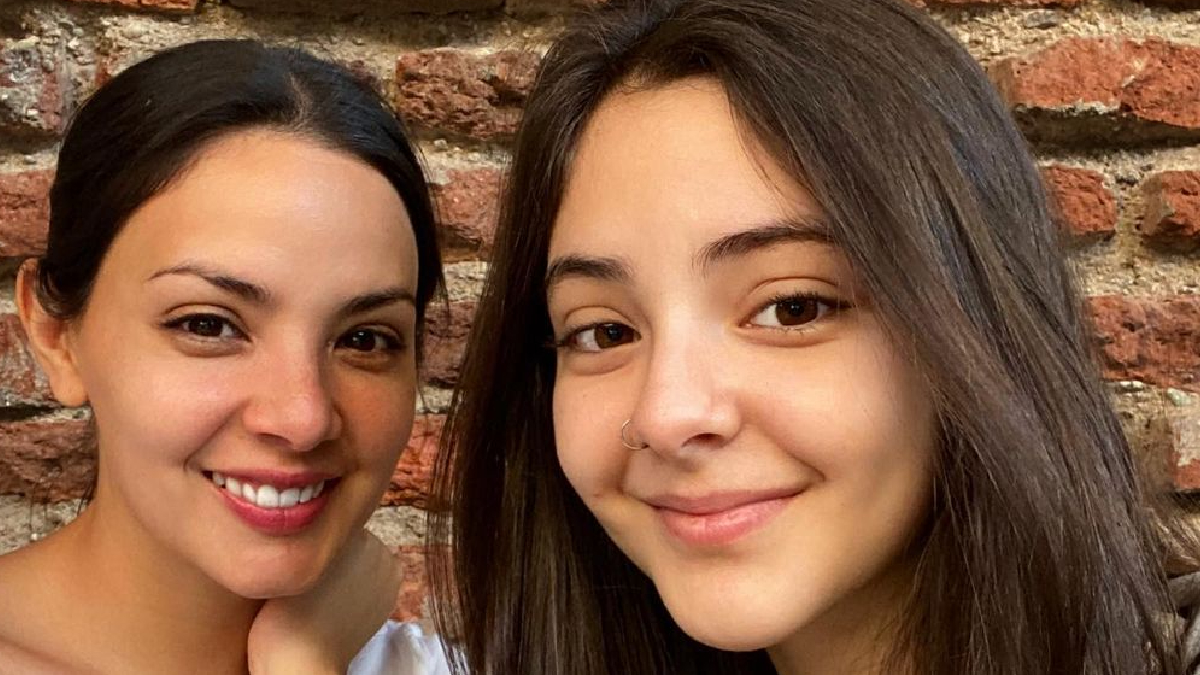 “Cómo dos gotas de agua”Carolina Arrendondo celebra los 19 años de su hija con veraniegas fotografías