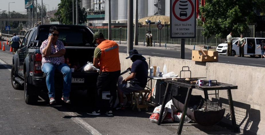 “Están haciendo un asado en la carretera”: Indignación contra paro de camioneros