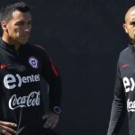 «No pierde el tiempo…»  Arturo Vidal y Esteban Paredes se fueron de carrete en reconocido club nocturno