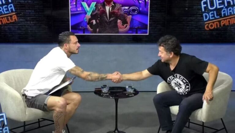 «Te autorizó para que me agarres para el web…» Mauricio Pinilla con Daniel Alcaíno hacen un trato para el show en el Festival del Viña del Mar