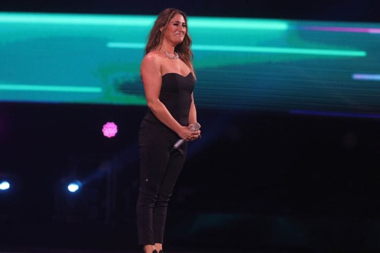 "Tuvimos que tomar una decisión…" Director del Festival destapa tenso momento durante la pifiadera a Belén Mora 9 «Tuvimos que tomar una decisión…» Director del Festival destapa tenso momento durante la pifiadera a Belén Mora