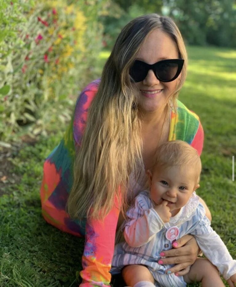 «1 año mi princesa de mamá y papá…» Con tiernas imágenes, Rosemarie Dietz celebró el primer cumpleaños de su hija