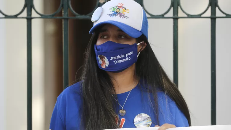 La madre de Tomas Bravo, habría tomado la decisión de demandar al Estado tras errores en la investigación