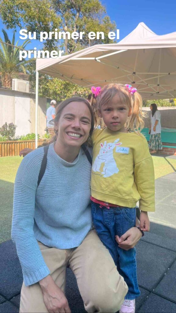 Maria Gracia Omegna La actriz enterneció las redes sociales mostrando una adorable fotografía el primer día de clases de su hija Anka