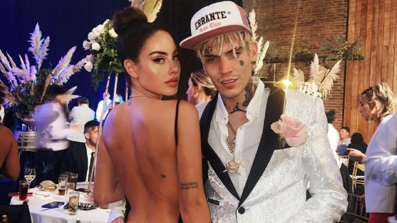 La influencer compartió tremendo palito en su cuenta de Instagram tras las especulaciones sobre su relación con el cantante urbano.