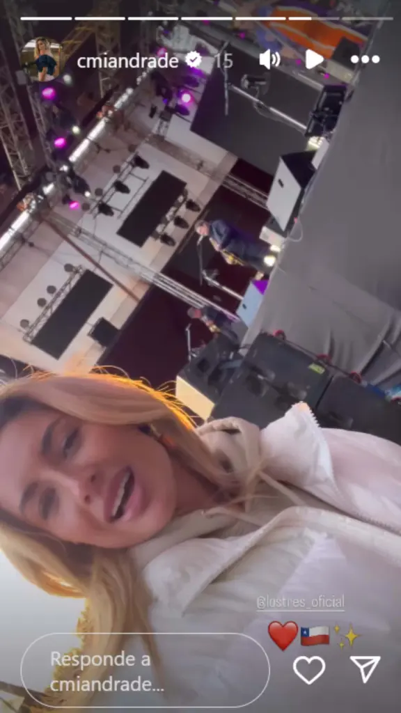 Así vivieron las Fiestas Patrias Camila Andrade y Francisco Kaminski 3 kam Después de semanas en Argentina, celebró su salida del encierro acudiendo a la Fonda Doña Rosa, donde disfrutó de la música en vivo, incluyendo las presentaciones de Santa Feria y Los Tres.