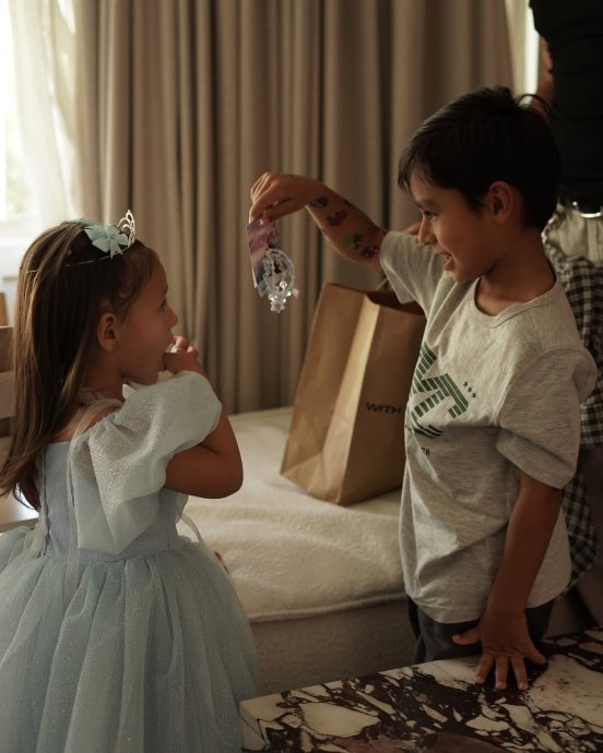 "Como han crecido" Lisandra Silva y Raul Peralta celebraron el tercer cumpleaños de su hija Leiah 2 345 La influencer y modelo cubana compartió con emoción los detalles del especial momento con sus seguidores en Instagram, donde suma más de 2 millones de fanáticos.