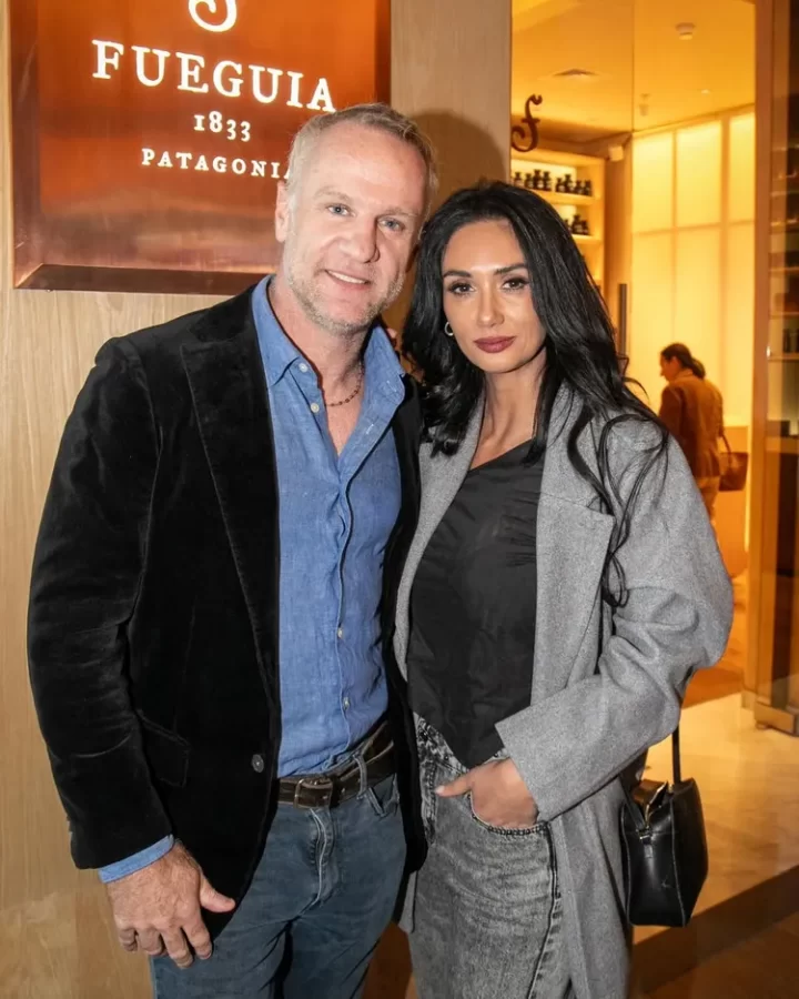 Juntos y felices en sociedad: Pamela Díaz y Felipe Kast posan como pareja por primera vez en especial evento 2 SaveClip.App 496634621 18507300421021283 3254667110836780727 n Lo hicieron en un evento privado y significativo: una degustación de quesos y vinos organizada por el senador en Casacostanera, en el marco del Día de la Madre.