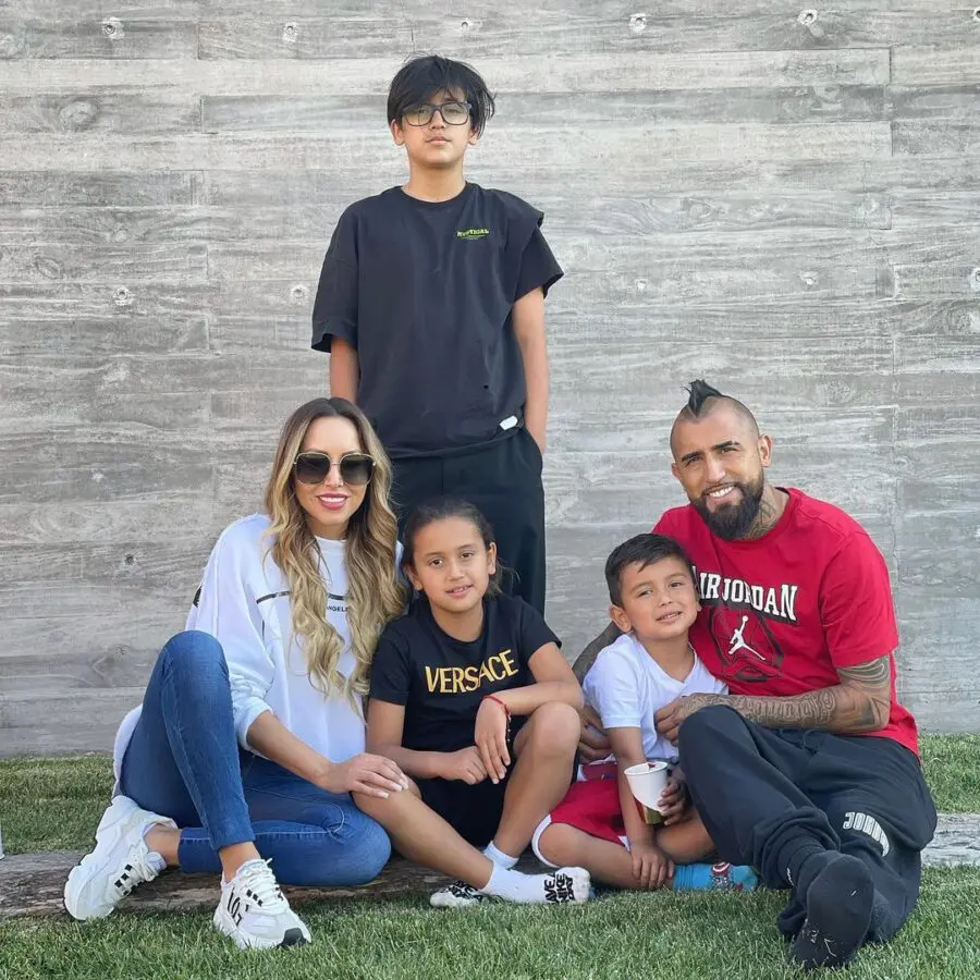 Filtran la millonaria pensión que Marité Matus recibiría por sus hijos con Arturo Vidal «Le pasa esa plata para que ella haga y deshaga» Filtran la millonaria pensión que Marité Matus recibiría por sus hijos con Arturo Vidal «Le pasa esa plata para que ella haga y deshaga»