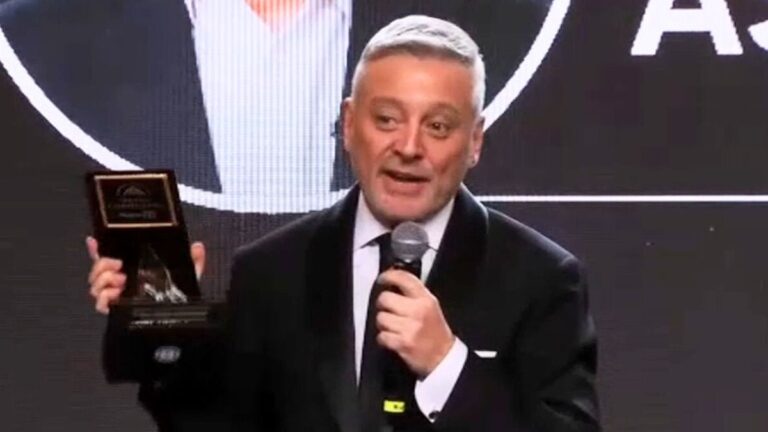 «El año partió conmigo despedido de Mega» El potente desahogo de Juan Manuel AStorga  tras ganar en Premios Cordillera