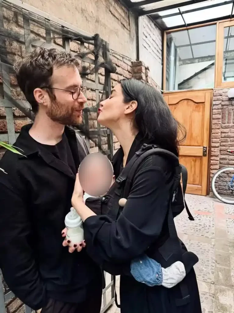 Rumores de amor: hijo menor de Héctor Noguera y reconocida actriz de Mega habrían confirmado su relación en Halloween 2 122 Según trascendió, el músico tendría un romance con la reconocida actriz de Mega, Susana Hidalgo, recordada por su participación en la teleserie Nuevos Amores de Mercado.