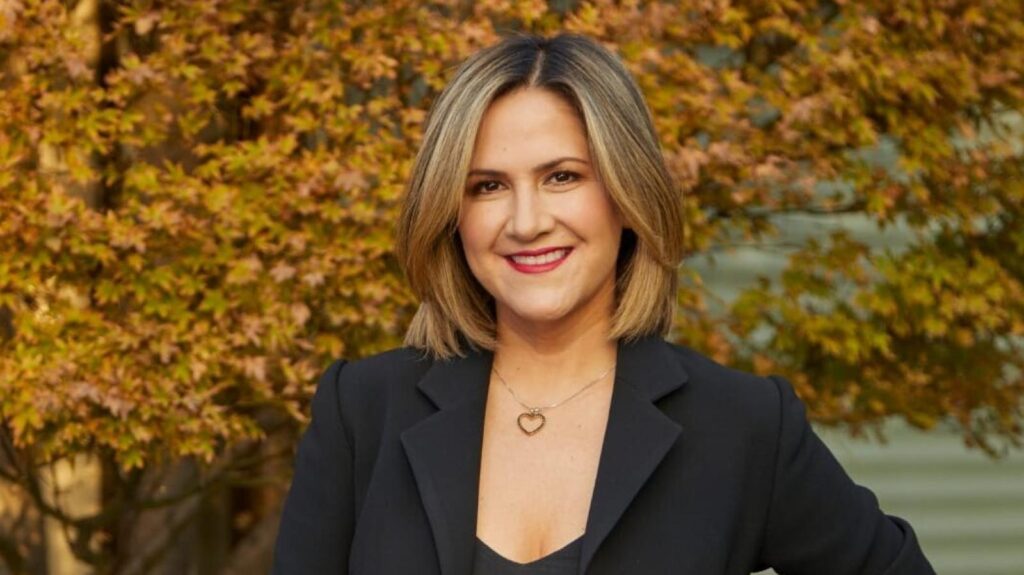 Michelle Adam sorprende con notorio cambio físico y revela el hábito que marcó la diferencia 5 MichelleAdam e1679688200282 Michelle Adam volvió a captar la atención en redes sociales luego de compartir en Instagram uno de los looks que lució en Tu Día. Con jeans, polera gris claro y un blazer celeste, la meteoróloga recibió una ola de elogios por su estilo y presencia en pantalla.