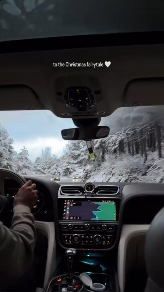 WhatsApp Image 2025 12 25 at 11.49.23 3.jpg Alexis Sánchez vivió una Navidad completamente distinta y cargada de emoción, al celebrar por primera vez estas fiestas en su nuevo rol de padre, acompañado de su pareja Alexandra Litvinova y de su hija Bela.