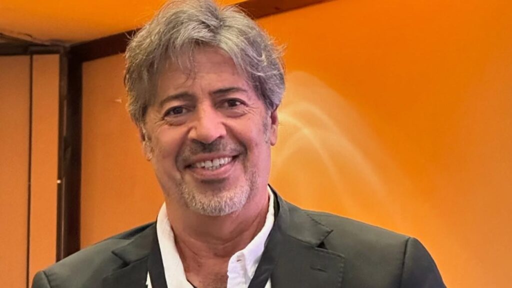 A un año de la boda: inesperado quiebre matrimonial remece al mundo del espectáculo y golpea a musico nacional 2 miguelo 3.jpg Cuando el año está por terminar, una sorpresiva ruptura matrimonial sacudió al mundo del espectáculo chileno. Se trata del quiebre entre el cantante Miguelo y su esposa Andrea Yarur, con quien se había casado hace menos de un año.