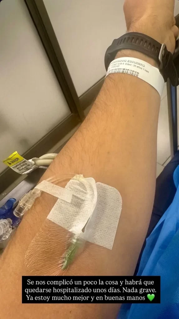 Tomás Vodanovic enfrenta nuevo problema de salud y queda hospitalizado 2 tomas vodanovic storie 1 El alcalde de Maipú, Tomás Vodanovic, atraviesa un complejo momento luego de ser hospitalizado por un cuadro infeccioso agudo, situación que él mismo confirmó a través de sus redes sociales. El jefe comunal ha mantenido informados a vecinos y seguidores respecto a su estado, entregando actualizaciones constantes.