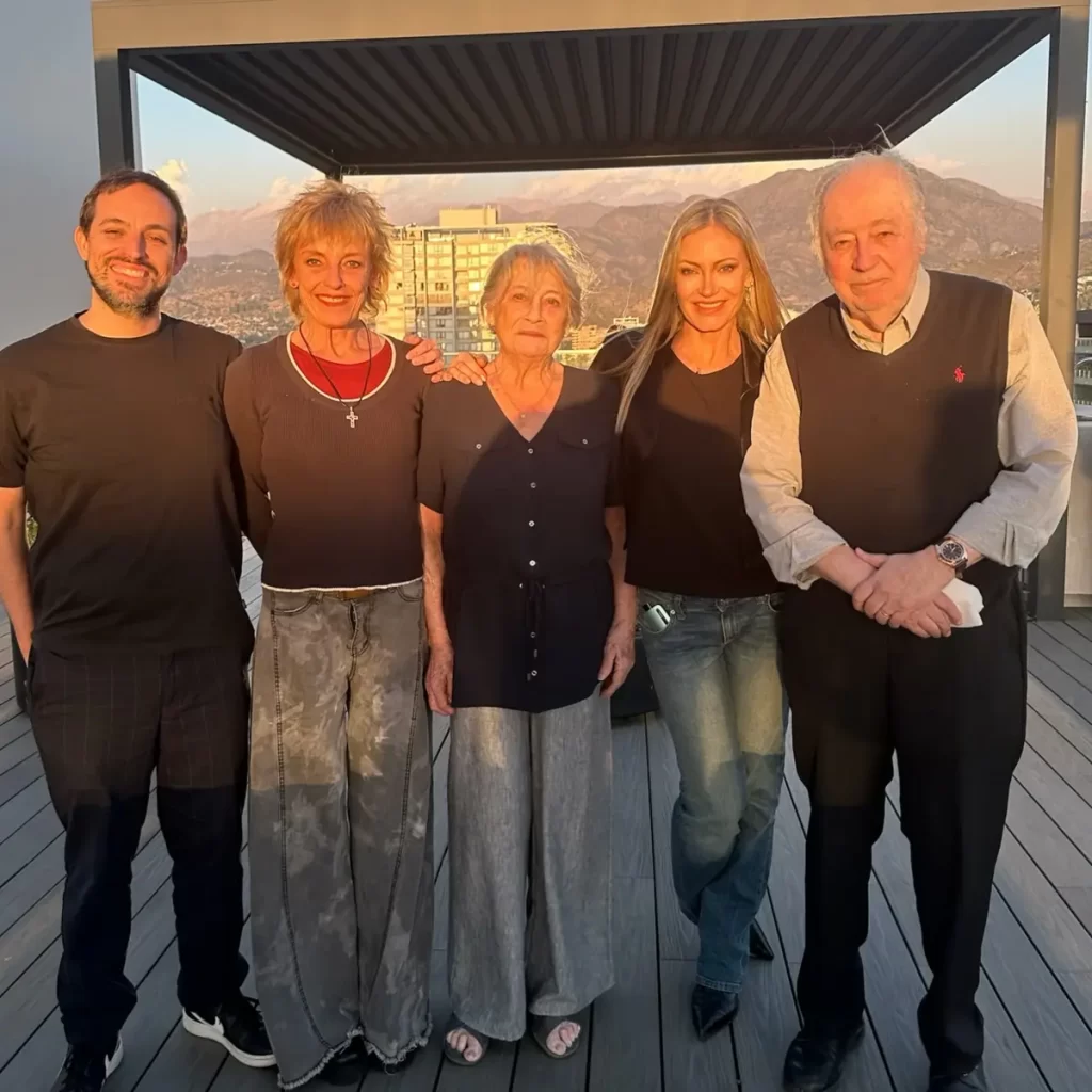 vacarr2 Marcela Vacarezza se mostró tajante frente a las críticas que recibió en redes sociales luego de compartir una fotografía familiar por Navidad, donde aparece junto a su hermana Adriana Vacarezza.