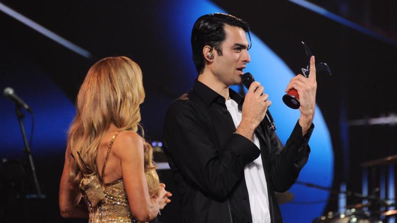 Imperdonable: El inesperado problema técnico que frenó el show de Matteo Bocelli en Viña del Mar "Son cosas que pasan" 3 A UNO 1721127.jpg Una falla técnica con el micrófono obligó a detener por minutos la presentación del cantante en el Festival de Viña del Mar, en medio de la entrega de premios y la ovación de la Quinta Vergara.