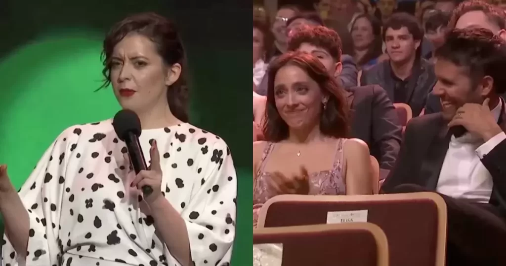 Paloma Salas incomoda a actores en Premios Caleuche con ácida broma política: “Pa’ las elecciones se lo tomaron con calma” 4 paloma salas La comediante lanzó una directa crítica a los artistas presentes durante su rutina en la ceremonia, generando risas, aplausos y visibles gestos de incomodidad en el público.