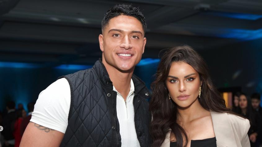 Sammis Reyes desata críticas por gesto con Emilia Dides que recordó a su exesposa 5 Sammis R.png El exjugador de la NFL quedó en el centro del debate en redes sociales luego de que usuarios detectaran una curiosa coincidencia entre una publicación con Emilia Dides y un especial momento de su antiguo matrimonio.