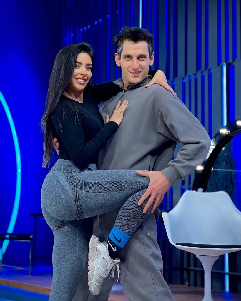 559405243 18000379052821574 4378962718004324100 n La bailarina de "Fiebre de Baile" rompió el silencio sobre su separación con Felipe Galindo y enfrentó las especulaciones que la vinculan a un conocido actor nacional.