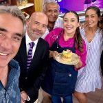 “Somos tres” Querida periodista de 'Tu Día' confirma embarazo en plena transmisión.