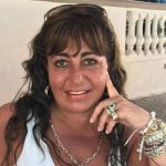 “Les voy a sacar la terrible indemnización”: Helhue Sukni estalla contra Canal 13 y anuncia querella tras reportaje que vincula a su hermano