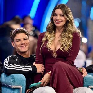 votacion 4 El mundo de los chicos reality no descansa y esta vez el protagonista es Raimundo Cerda. Mientras los ecos de su supuesta ruptura con Faloon Larraguibel —actual figura de Fiebre de Baile— aún resuenan en la prensa, una nueva bomba estalló en las últimas horas: el "Toro" habría sido visto en una actitud muy sospechosa con nada menos que Eskarcita, despertando teorías de un nuevo romance en la zona oriente.