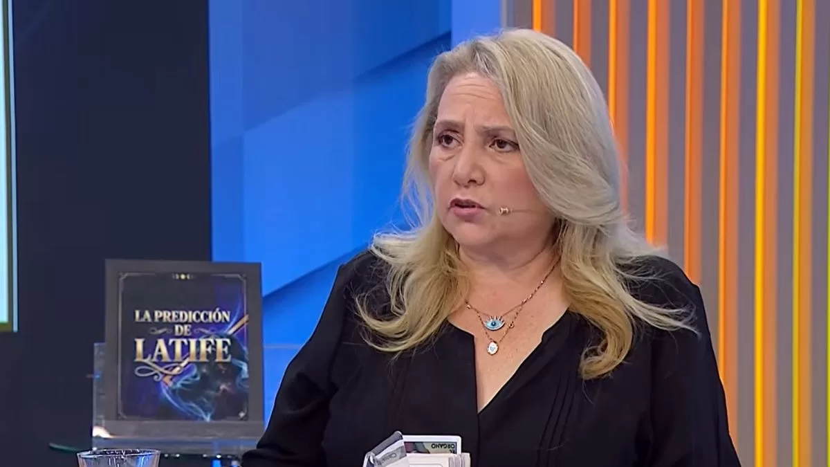 “En las cartas lo dice”: Latife Soto paralizó a todos con sus terribles predicciones para Chile y reveló el gran virus que viene tras el Mundial 1 “En las cartas lo dice”: Latife Soto paralizó a todos con sus terribles predicciones para Chile y reveló el gran virus que viene tras el Mundial