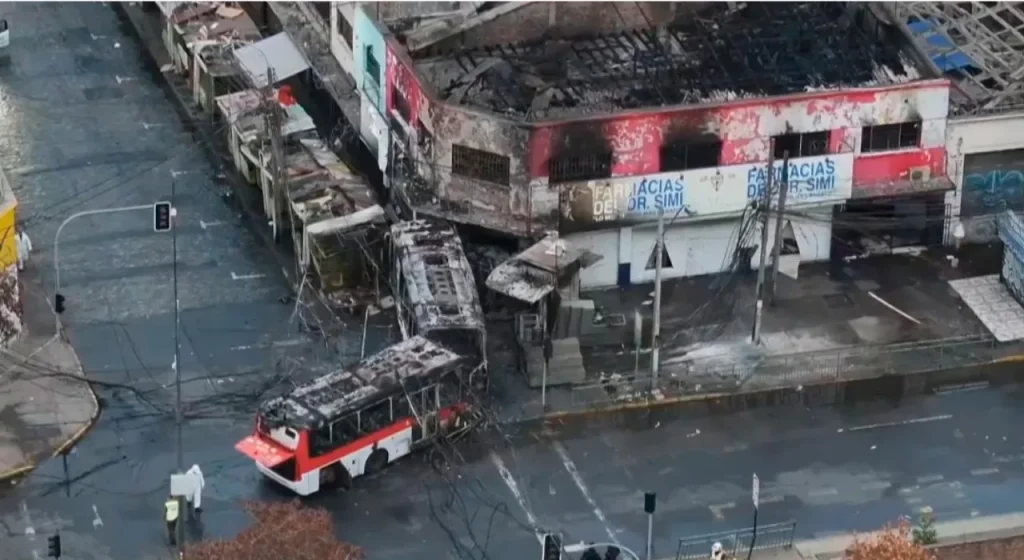 El crudo relató de ciclista que rescató a chofer de bus RED tras fatal colisión en Barrio Franklin  “Me pedía que…”