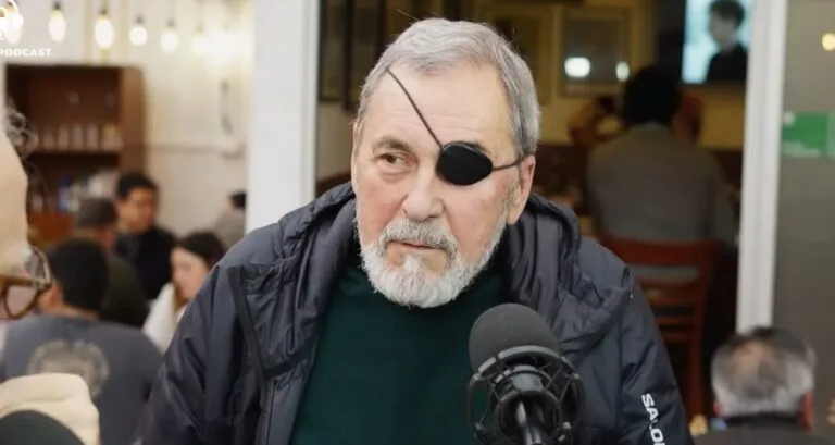 Histórico periodista chileno de TVN sufrió delicado accidente en su oficina: debieron implantarle un marcapasos 2 Histórico periodista chileno sufrió delicado accidente en su oficina: debieron implantarle un marcapasos