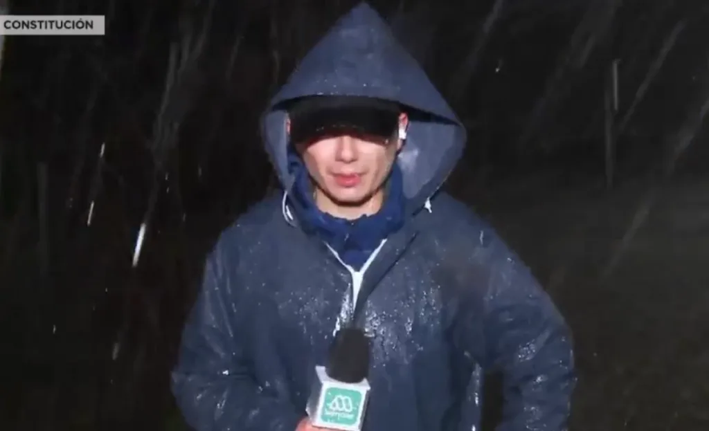 “Nos fuimos a negro”: periodista de Mega enfrentó inesperada emergencia durante despacho bajo el temporal 5 “Nos fuimos a negro”: periodista de Mega enfrentó inesperada emergencia durante despacho bajo el temporal