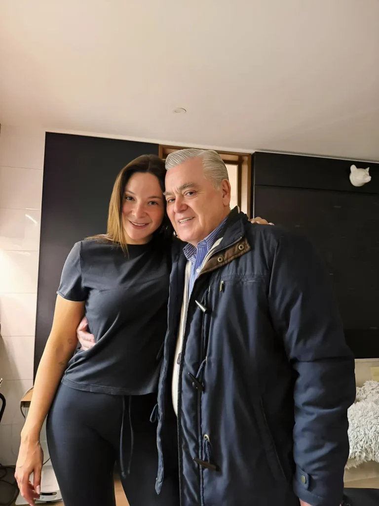 “¿Qué le pasó en la cara?”: fotografía de Kel Calderón junto a su padre generó ola de comentarios 2 Borrador automático
