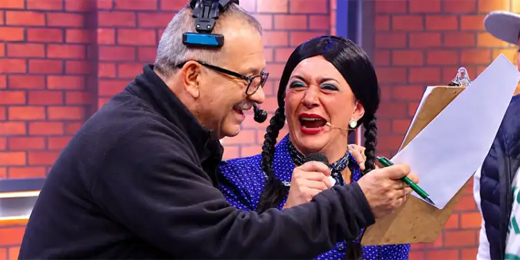 “No tengo lentes, no leo nada”: Paola Troncoso olvidó su diálogo en Detrás del Muro y Fernando Godoy terminó la escena entre risas